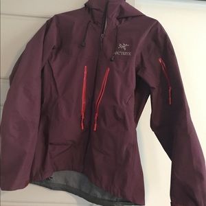 Replica Arc’teryx rain jacket